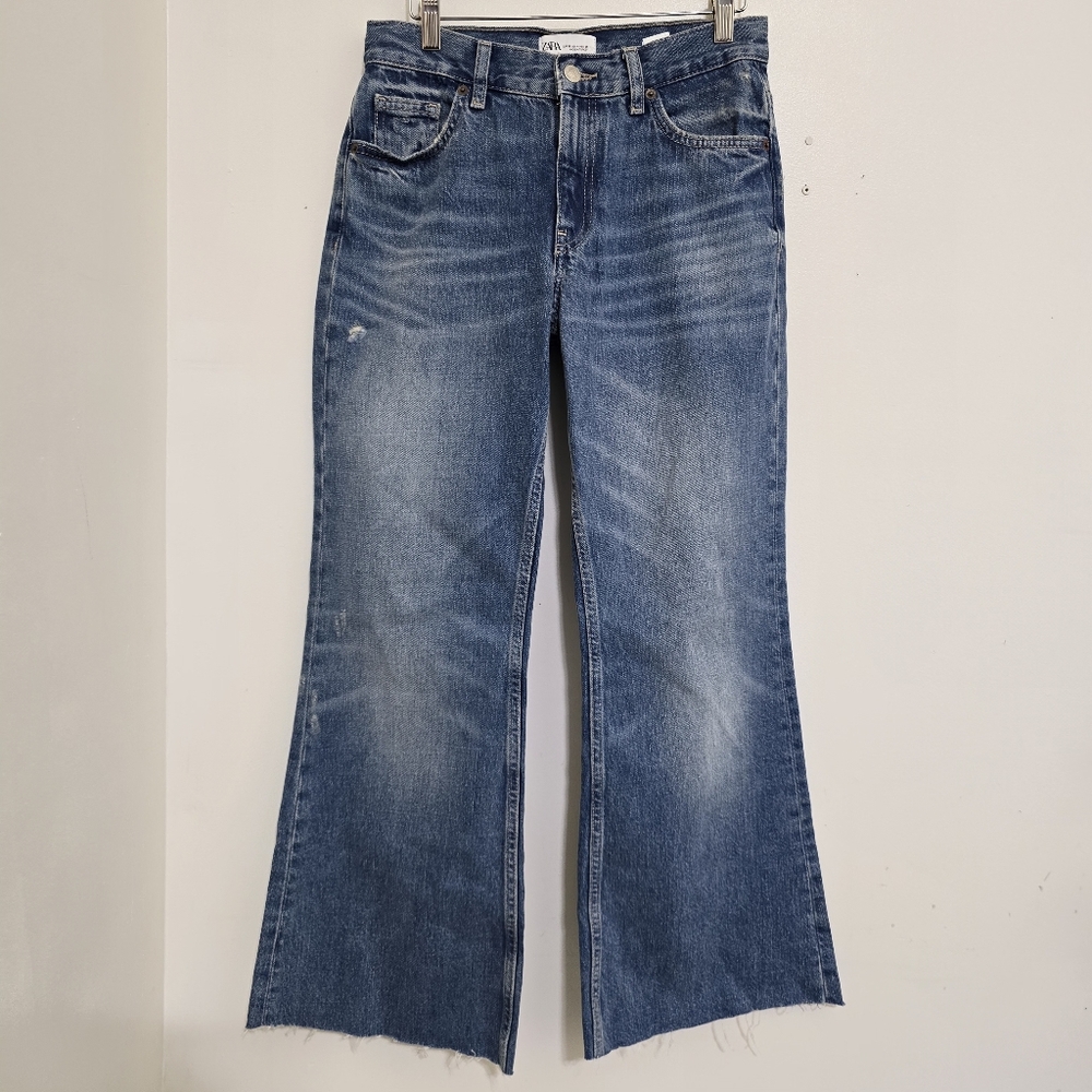 ZARA size 4‎ Mid Rise Flare Jeans Distressed Cut Off Hem Medium Wash Blue